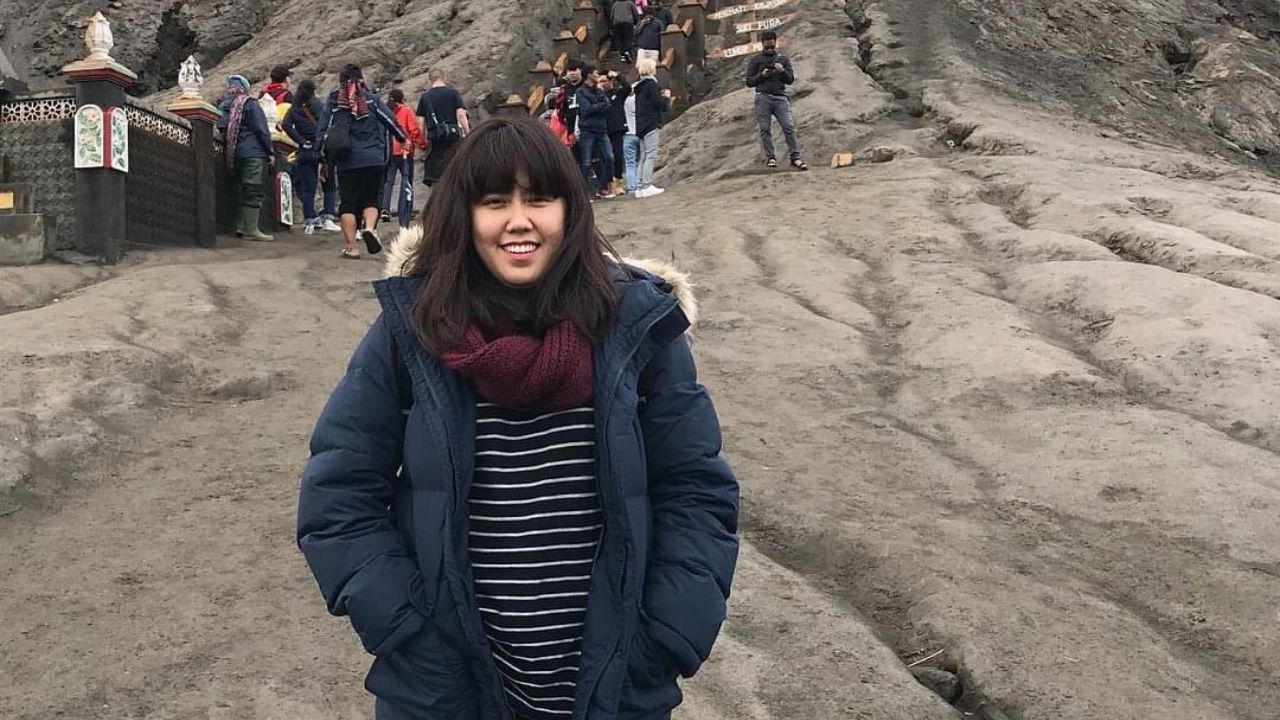  Lost Her Job and Mom During the Pandemic, Naomi Is Now a VA Earning Rp18–22 Million