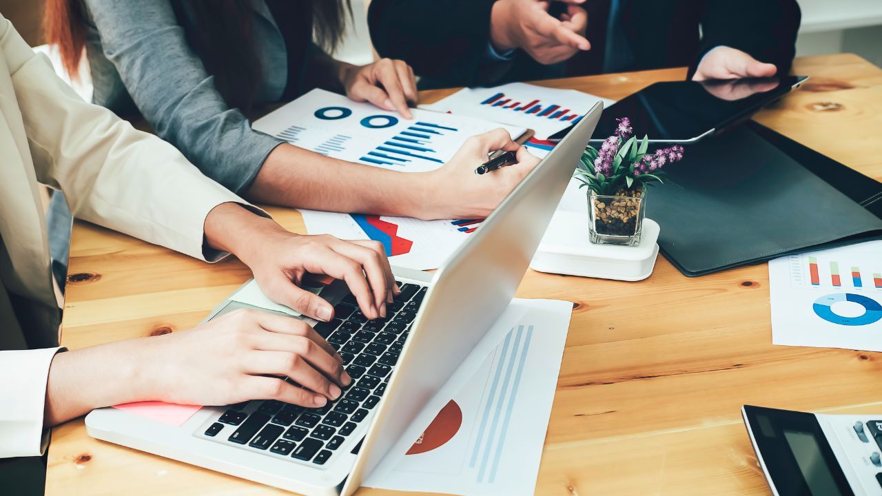 8 Contoh Tugas Data Entry Berdasarkan Spesialisasinya Lengkap di 2025