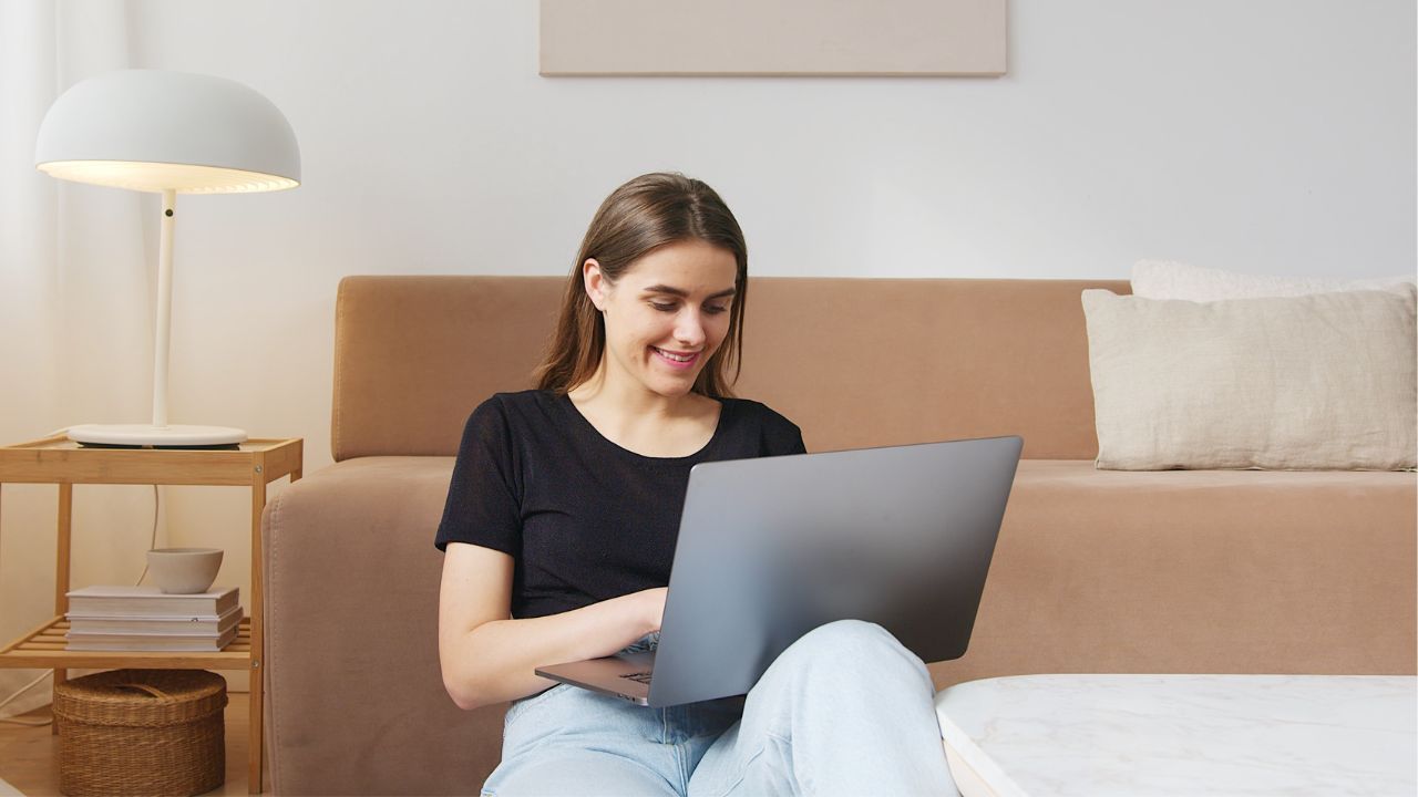  7 Freelance Writer Side Hustle Ideas for Beginners (No Experience Needed)